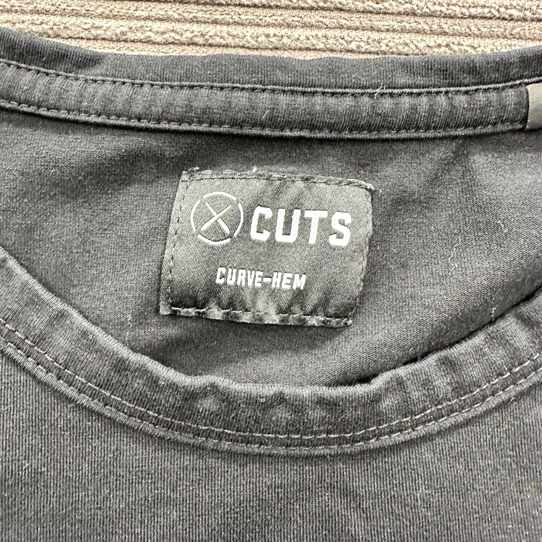 Cuts Cuts Shirt Men XL Black Polyester Athletic Outdoor Crew Neck Short Sleeve Logo Vintage No Size US XL / EU 56 / 4 - 3 Thumbnail