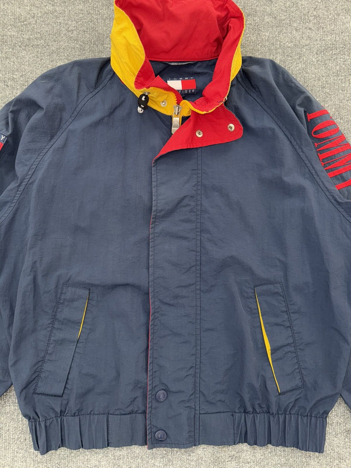 Tommy Hilfiger Vintage Tommy Hilfiger Windbreaker Jacket Spellout Sleeve Size US M / EU 48-50 / 2 - 2 Thumbnail
