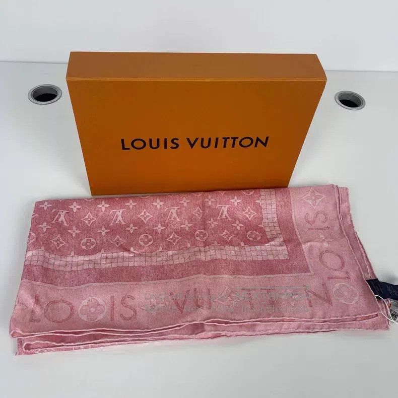 Louis Vuitton Louis Vuitton Mulberry Silk Scarf Size ONE SIZE - 1 Thumbnail