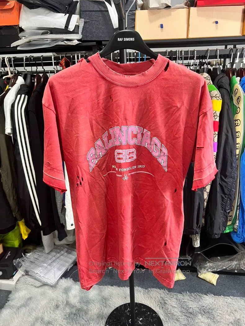 Balenciaga Balenciaga Distressed Short-Sleeve Size US S / EU 44-46 / 1 - 1 Thumbnail