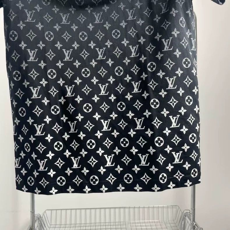Louis Vuitton Louis Vuitton Gradient presbyopic short sleeves Size US S / EU 44-46 / 1 - 3 Thumbnail
