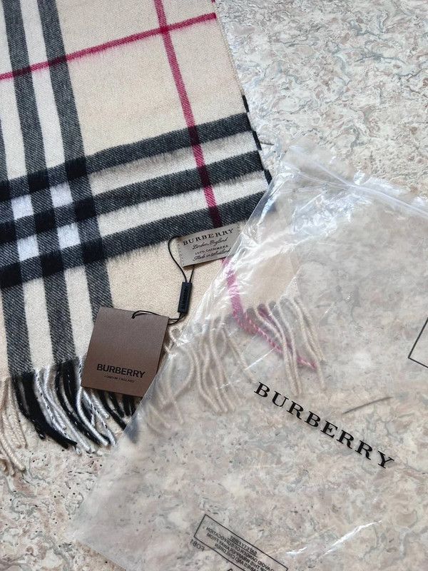 Burberry 100% cashmere Burberry scarf beige black lattice patern Size ONE SIZE - 5 Thumbnail