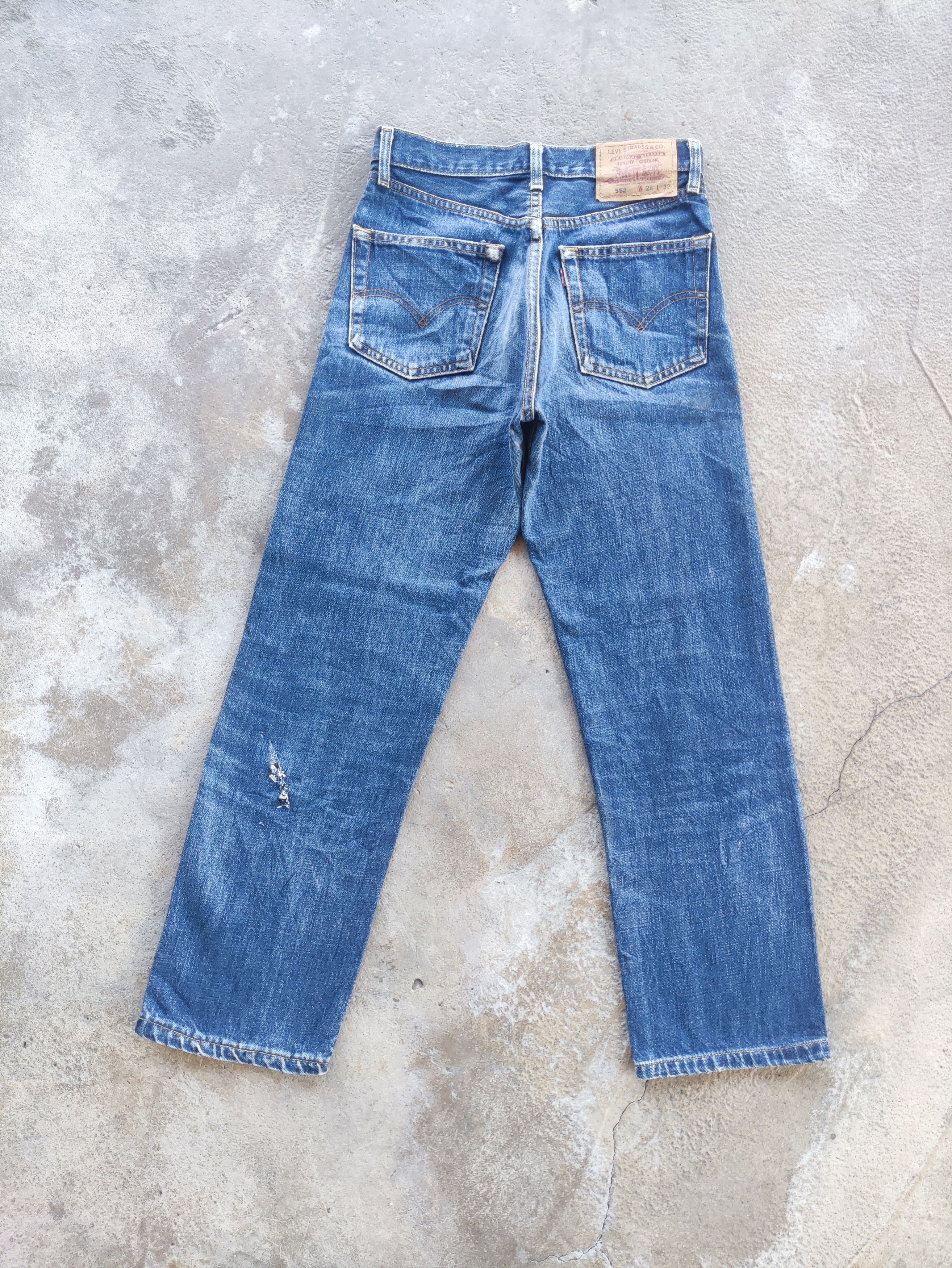 Jean × Levi's × Vintage Vintage Levi's 552 Distressed Jeans Faded Denim Pants W28 Size US 28 / EU 44 - 9 Thumbnail