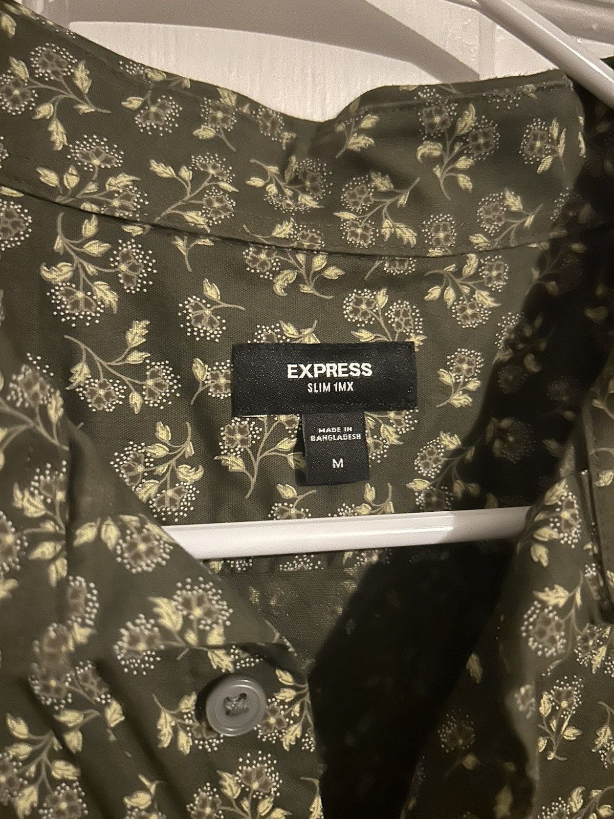 Express Express green floral button down Size US M / EU 48-50 / 2 - 3 Thumbnail