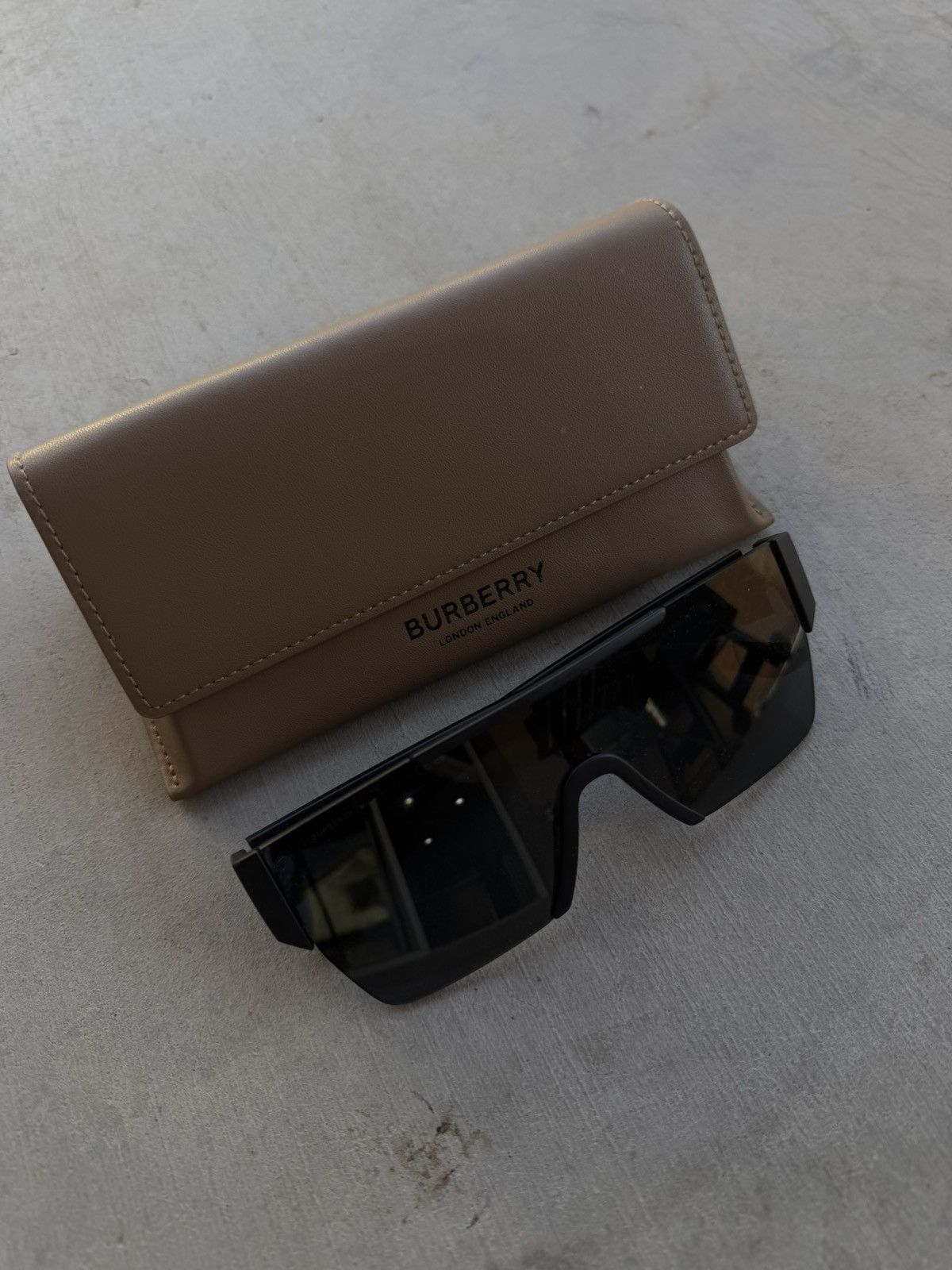 Burberry Burberry Matte Black Shield Sunglasses – Grey Lens Clean Size ONE SIZE - 2 Thumbnail