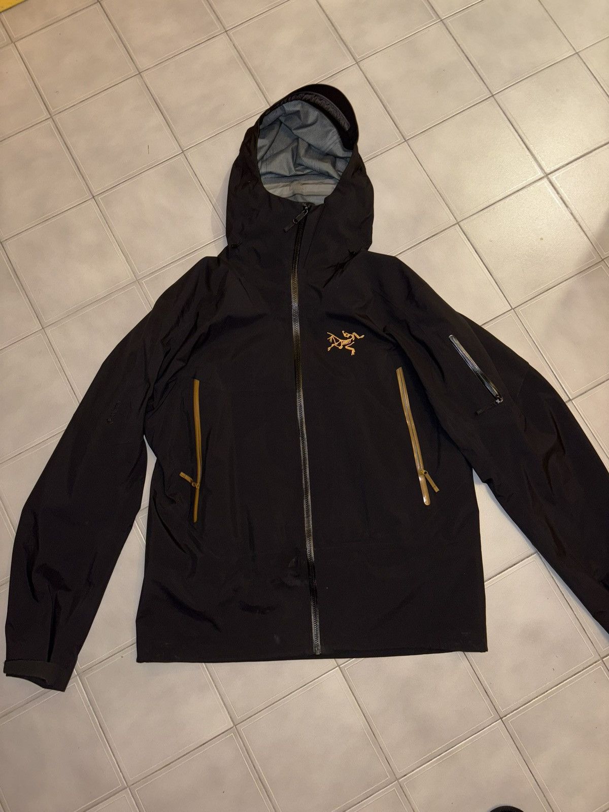 Arc'teryx Arc’teryx Saber AR 24k Gold Jacket Size US L / EU 52-54 / 3 - 1 Thumbnail