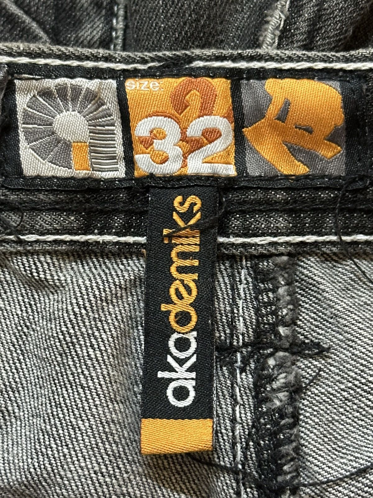 Akademiks Vintage Japanese Akademiks Faded Wash Distress Baggy Jeans Size US 33 - 10 Thumbnail