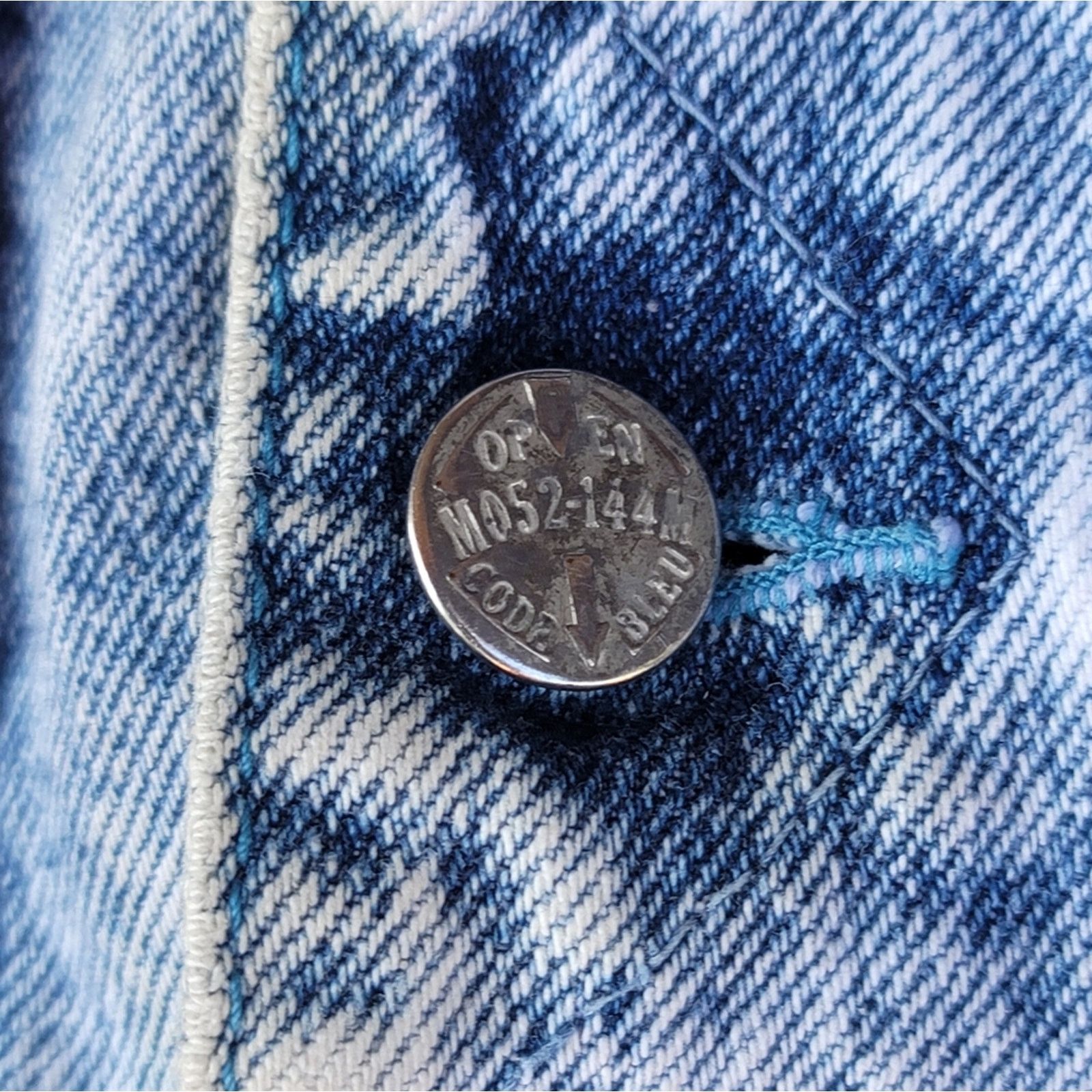 The Unbranded Brand Vtg Code Bleu Acid Washed Cropped Distressed Denim Jacket Size S / US 4 / IT 40 - 5 Thumbnail