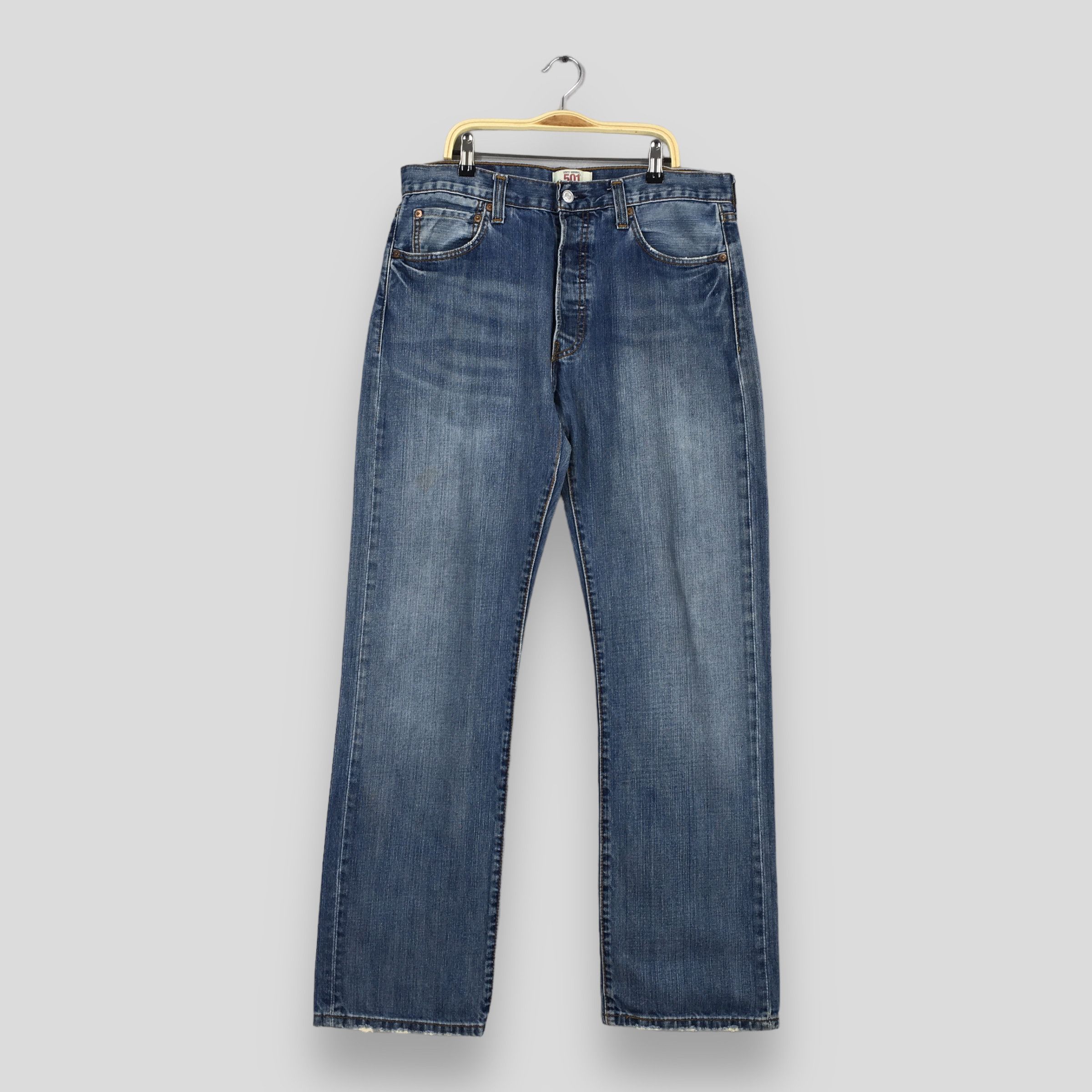 Size 33x32 Vintage 90s Levi's 501 Faded Blue Jeans