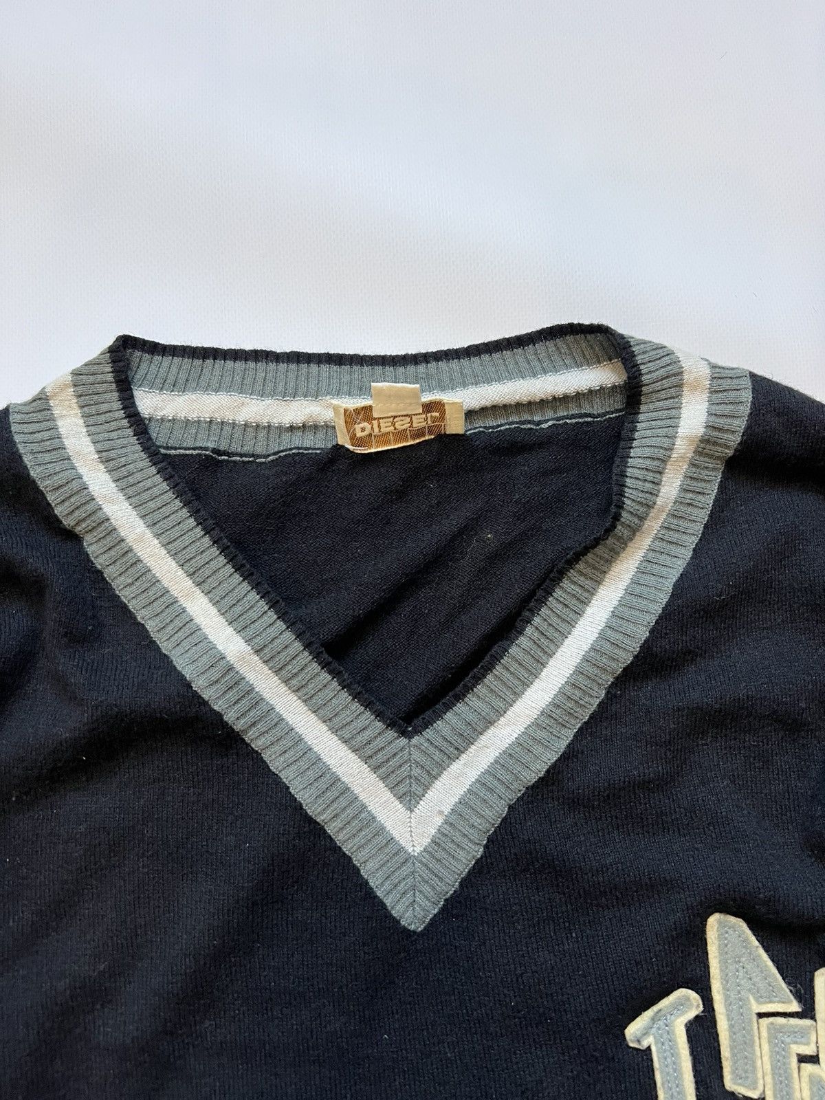 Diesel Vintage Diesel V Neck Sweater 90s Size US L / EU 52-54 / 3 - 3 Thumbnail