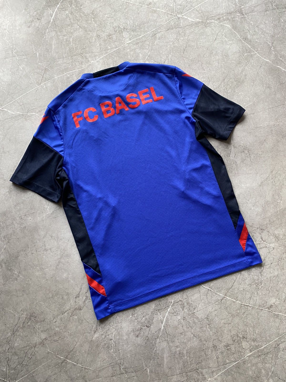 Macron Macron FC Basel Training #26 Soccer Football Jersey Size US L / EU 52-54 / 3 - 4 Thumbnail