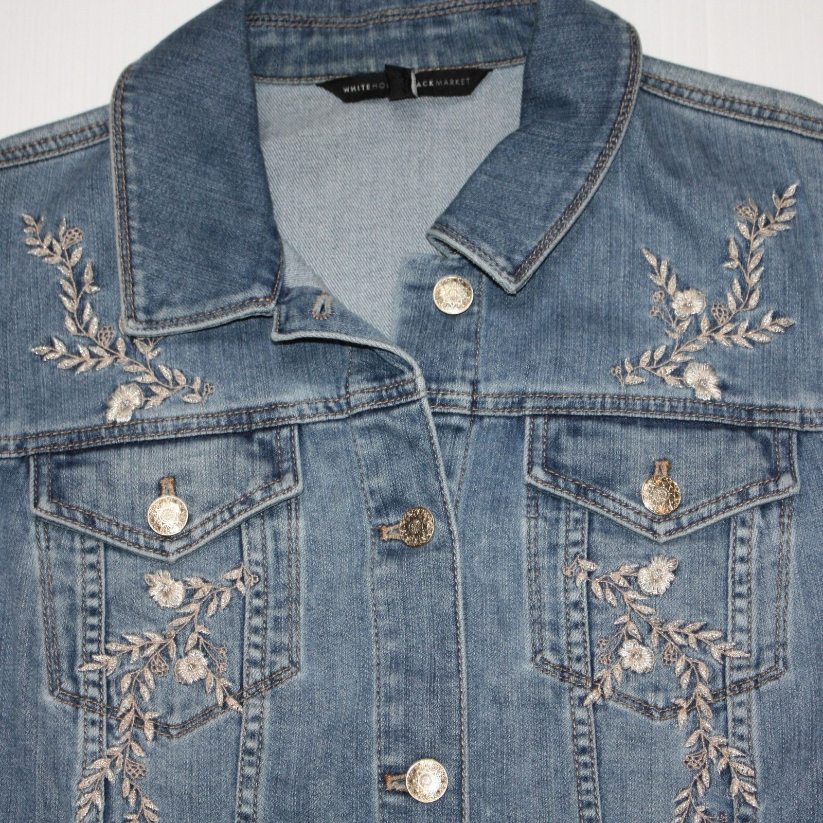 White House Black Market Embroidered Blue Denim Jean Jacket in size M Size M / US 6-8 / IT 42-44 - 4 Thumbnail