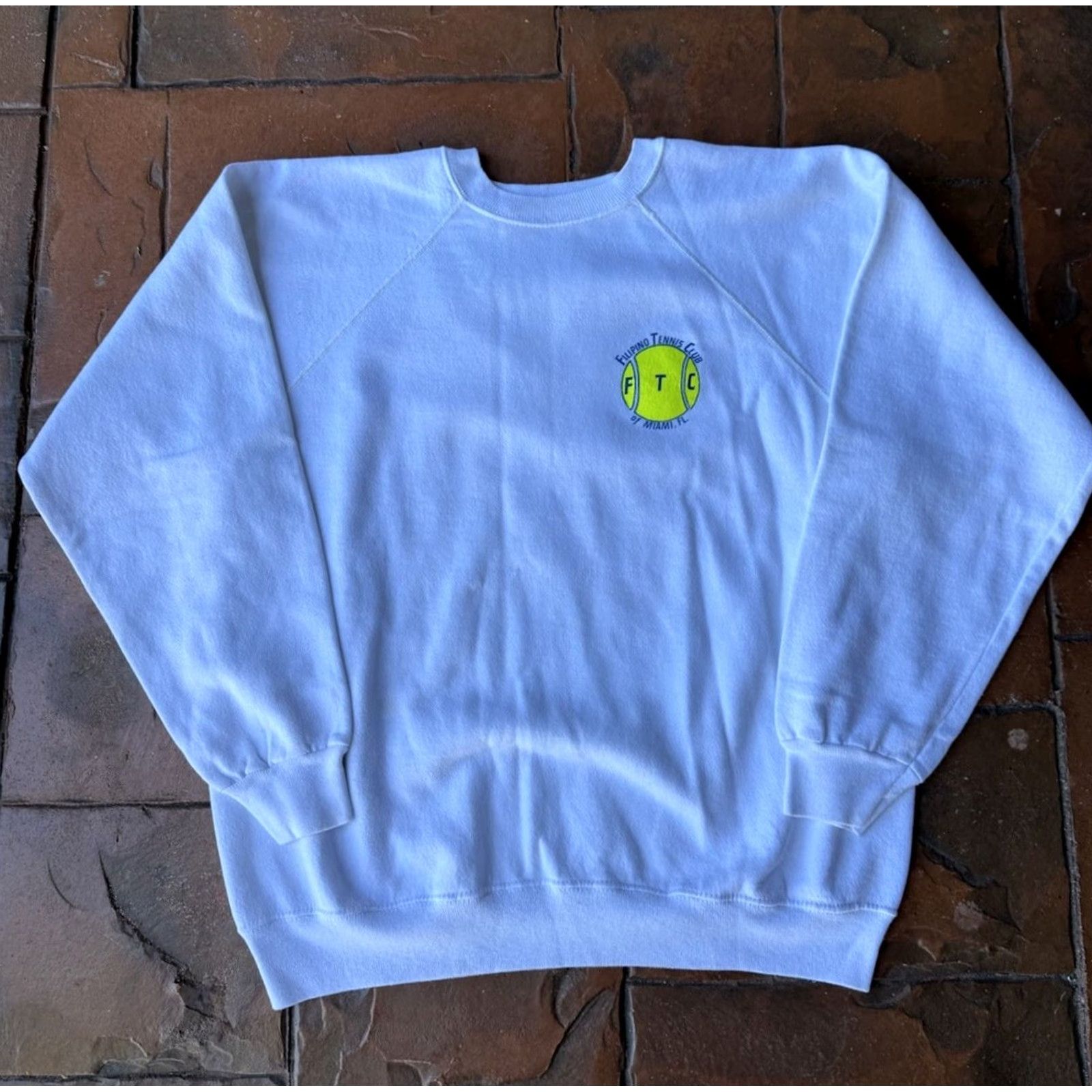 Hanes VINTAGE 90s Hanes Crewneck Sweatshirt Logo Graphic Print Tennis XL Men White Size US XL / EU 56 / 4 - 2 Thumbnail