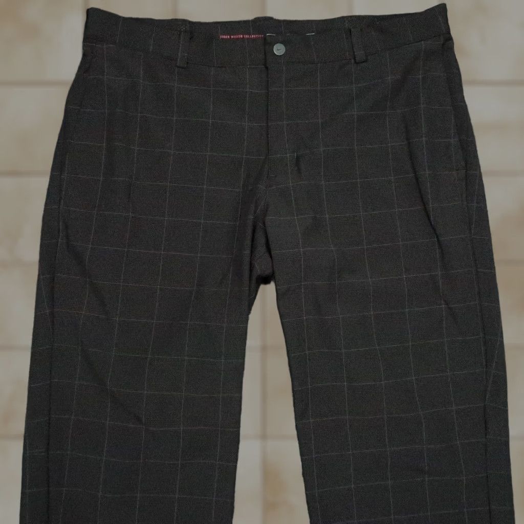 Nike Pants Mens 34x30 Black Plaid Tiger Woods TW Adaptive Chino Stretch Moisture Wicking Slim/Regular? (Note: This might vary)