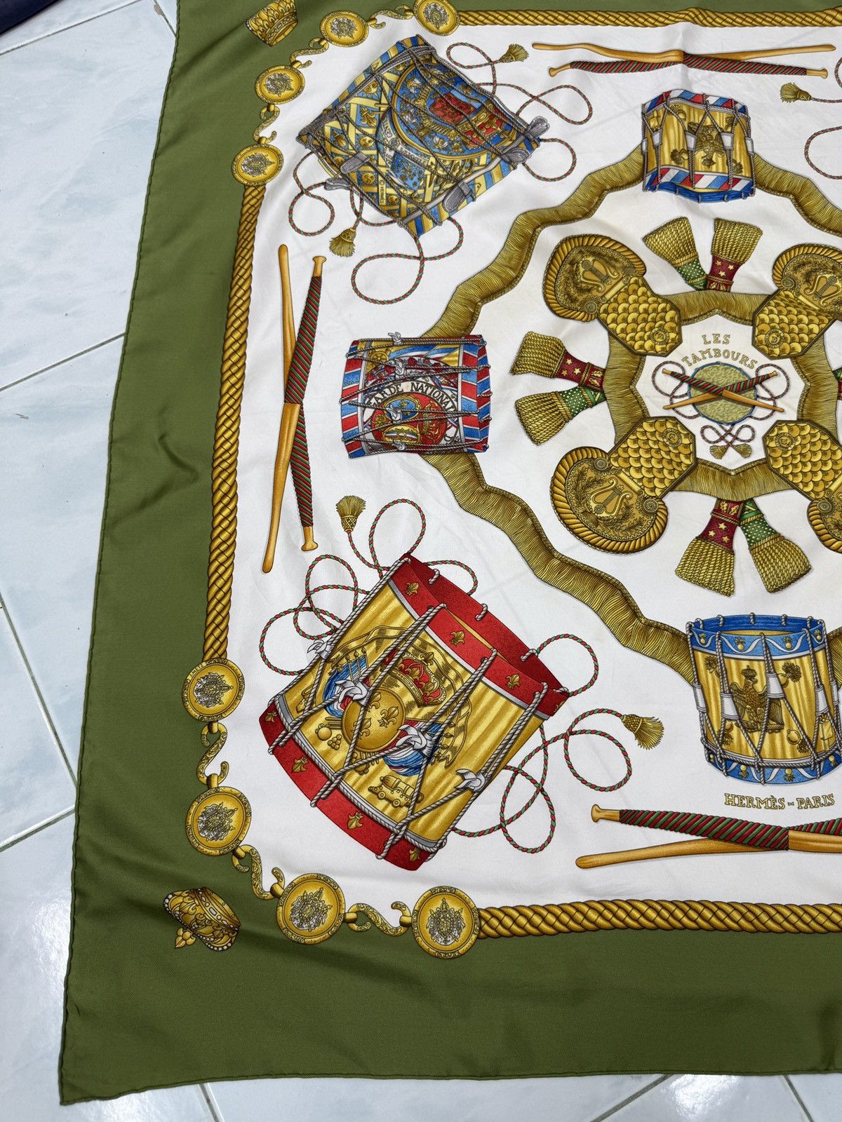 Hermes 🔥🔥🔥AUTHENTIC VINTAGE HERMES LES TAMBOURS SILK SCARF Size ONE SIZE - 12 Thumbnail