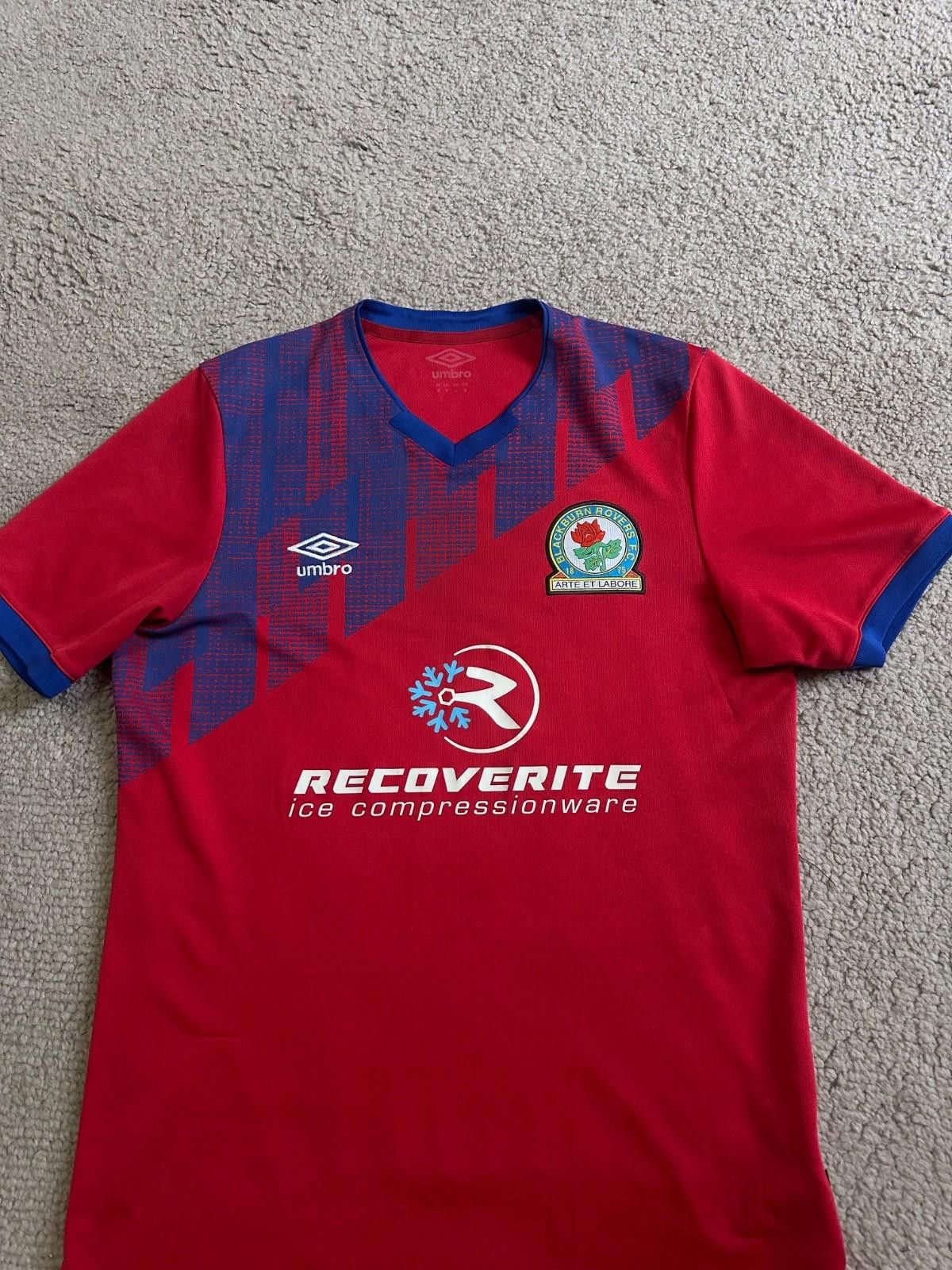 Umbro BLACKBURN ROVERS 2020/21 SHIRT FOOTBALL SOCCER JERSEY UMBRO Size US M / EU 48-50 / 2 - 3 Thumbnail