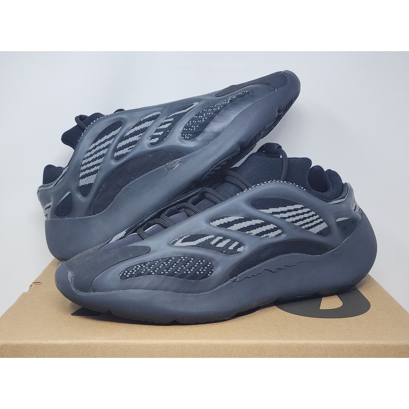 Adidas Yeezy Boost 700 v3 DARK GLOW GX6144 Size *READ*