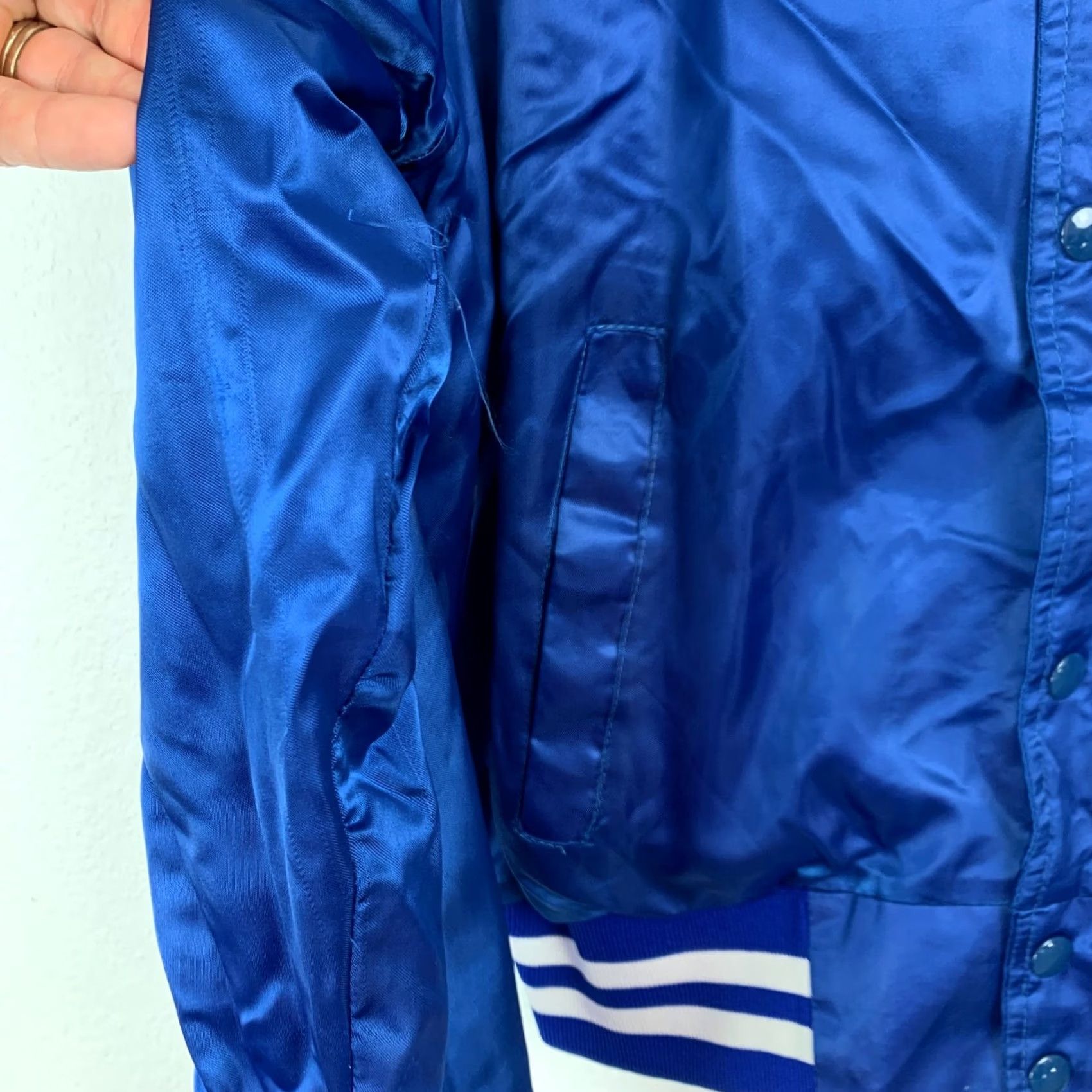Vintage VINTAGE Trophy Sportswear 70s Anheuser Busch Satin Bomber Jacket Blue White Nylon Varsity L Mens 43" Repair طويلة Size US L / EU 52-54 / 3 - 6 Thumbnail