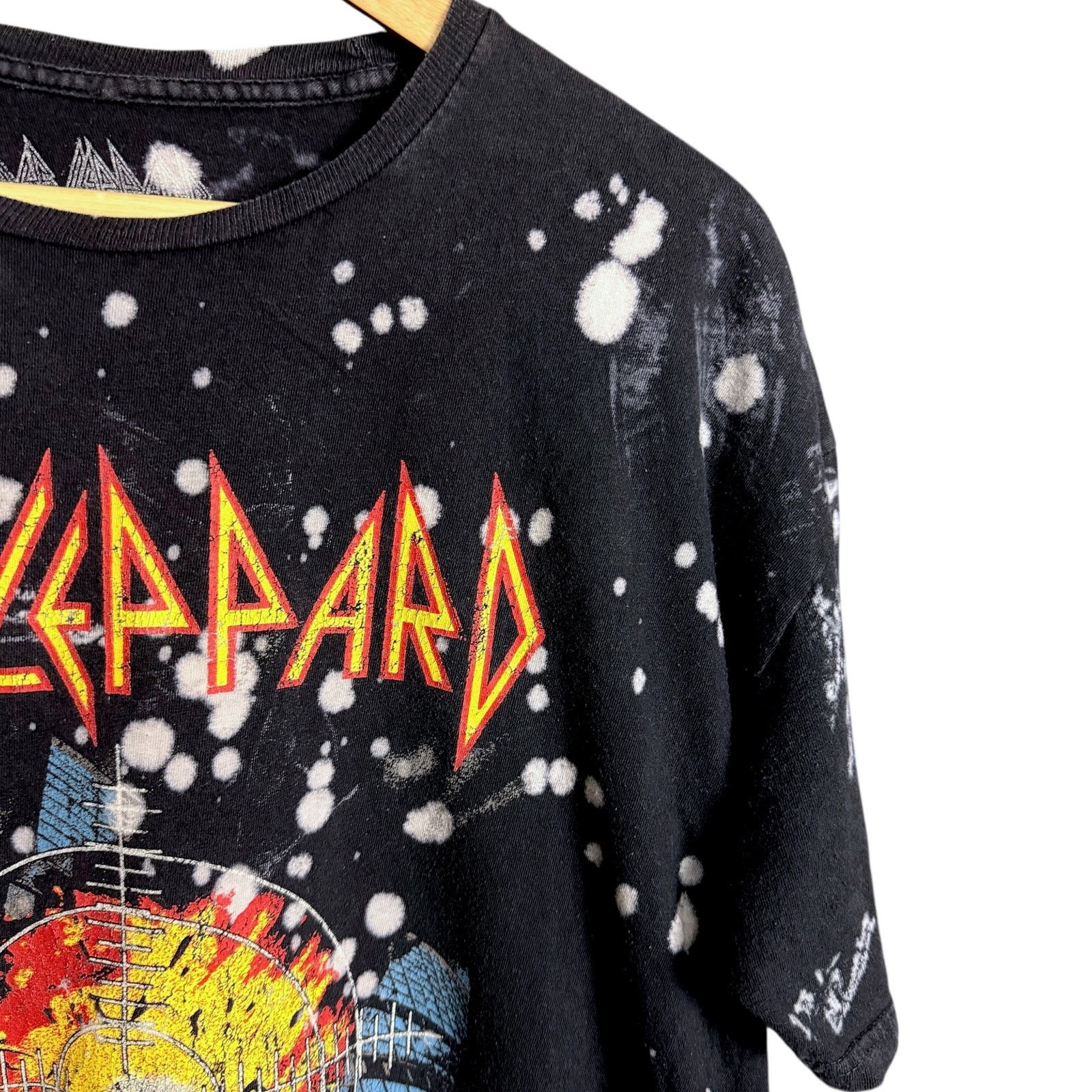 Def Leppard Def Leppard Pyromania T-Shirt Bleach Wash Rock Band Tee L Size US L / EU 52-54 / 3 - 6 Thumbnail