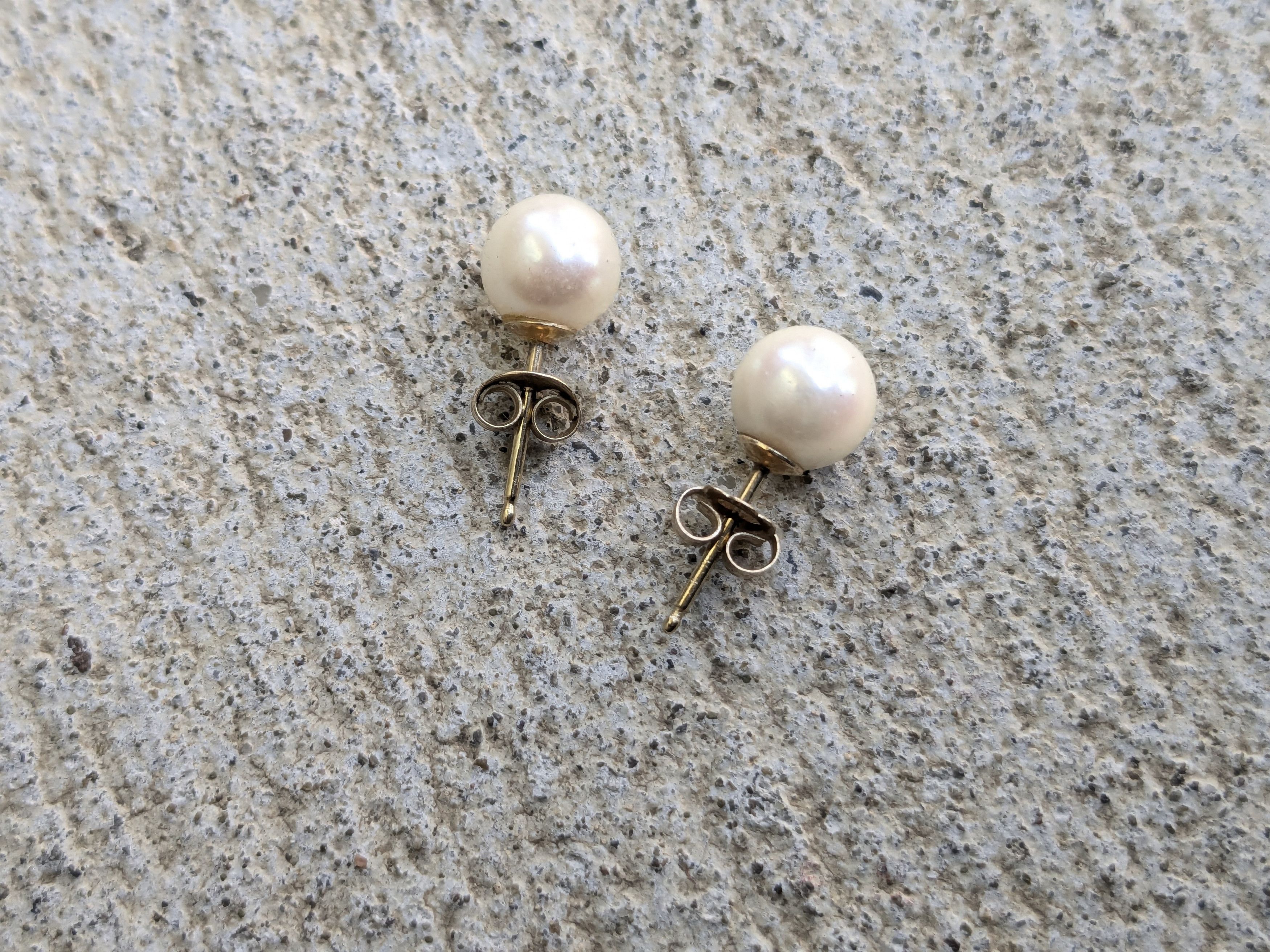 Jewelry × Vintage 9k Yellow Gold Pearl Earrings Studs 9ct Size ONE SIZE - 2 Thumbnail