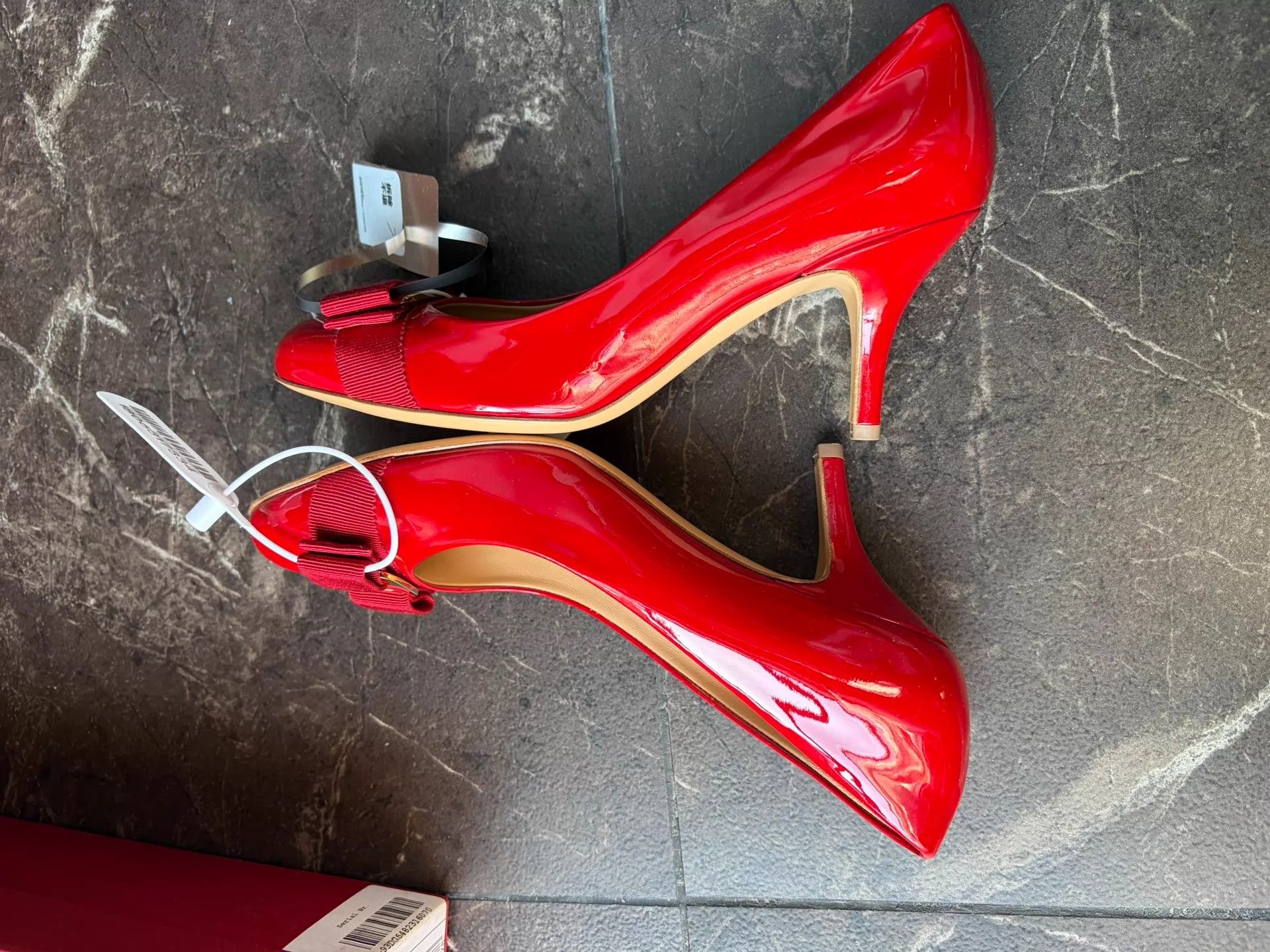 Salvatore Ferragamo FERRAGAMO Vara Patent Leather Bow Heels 7cm Red 37.5 Size US 7 / IT 37 - 3 Thumbnail