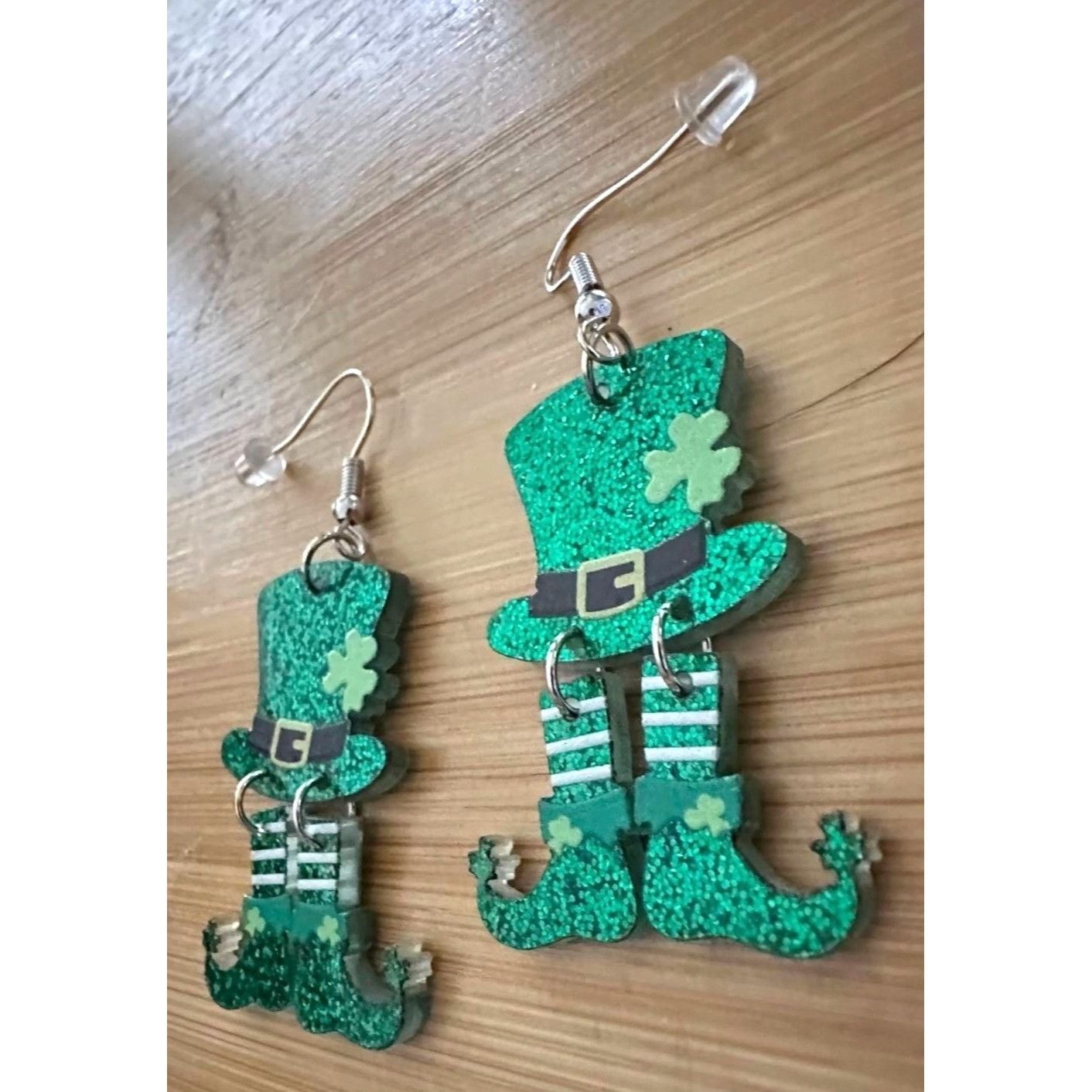 Handmade St Patricks Day Earrings Dangling Wiggly Legs Leprechaun Hat Size ONE SIZE - 11 Thumbnail