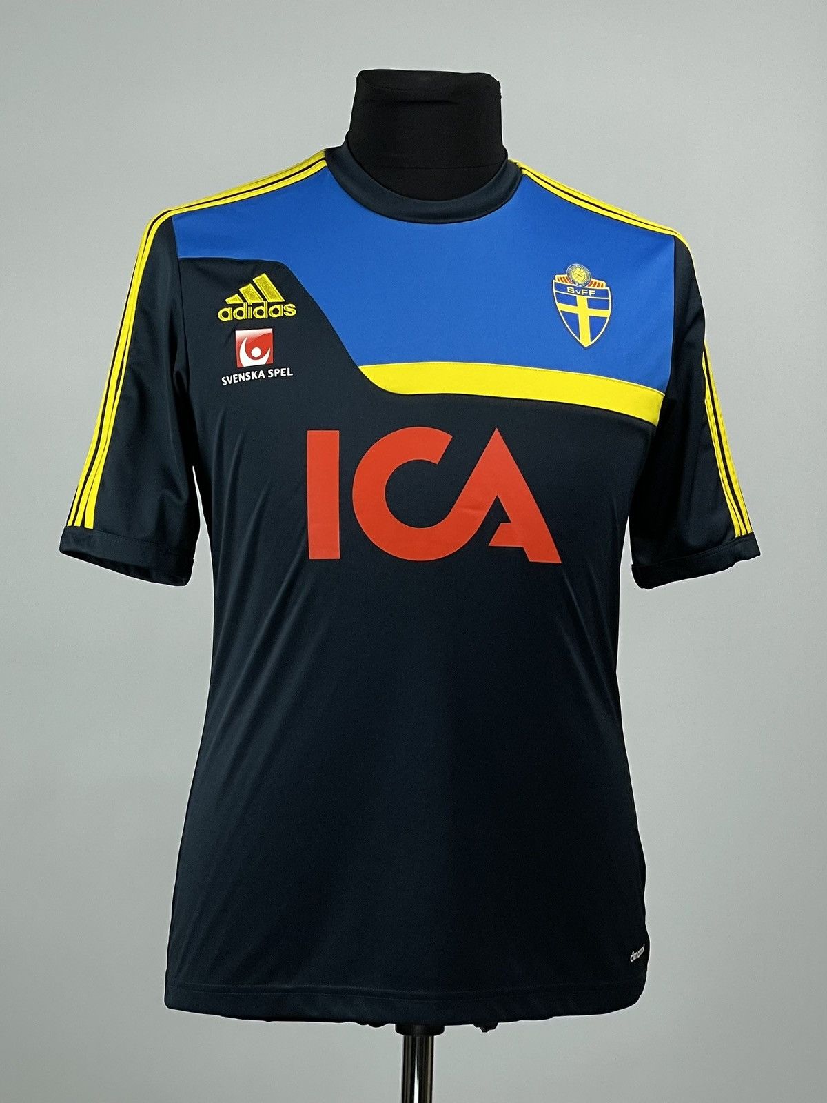 Adidas Adidas Sweden 2013-2014 Training Football Soccer Jersey Size US M / EU 48-50 / 2 - 1 Thumbnail
