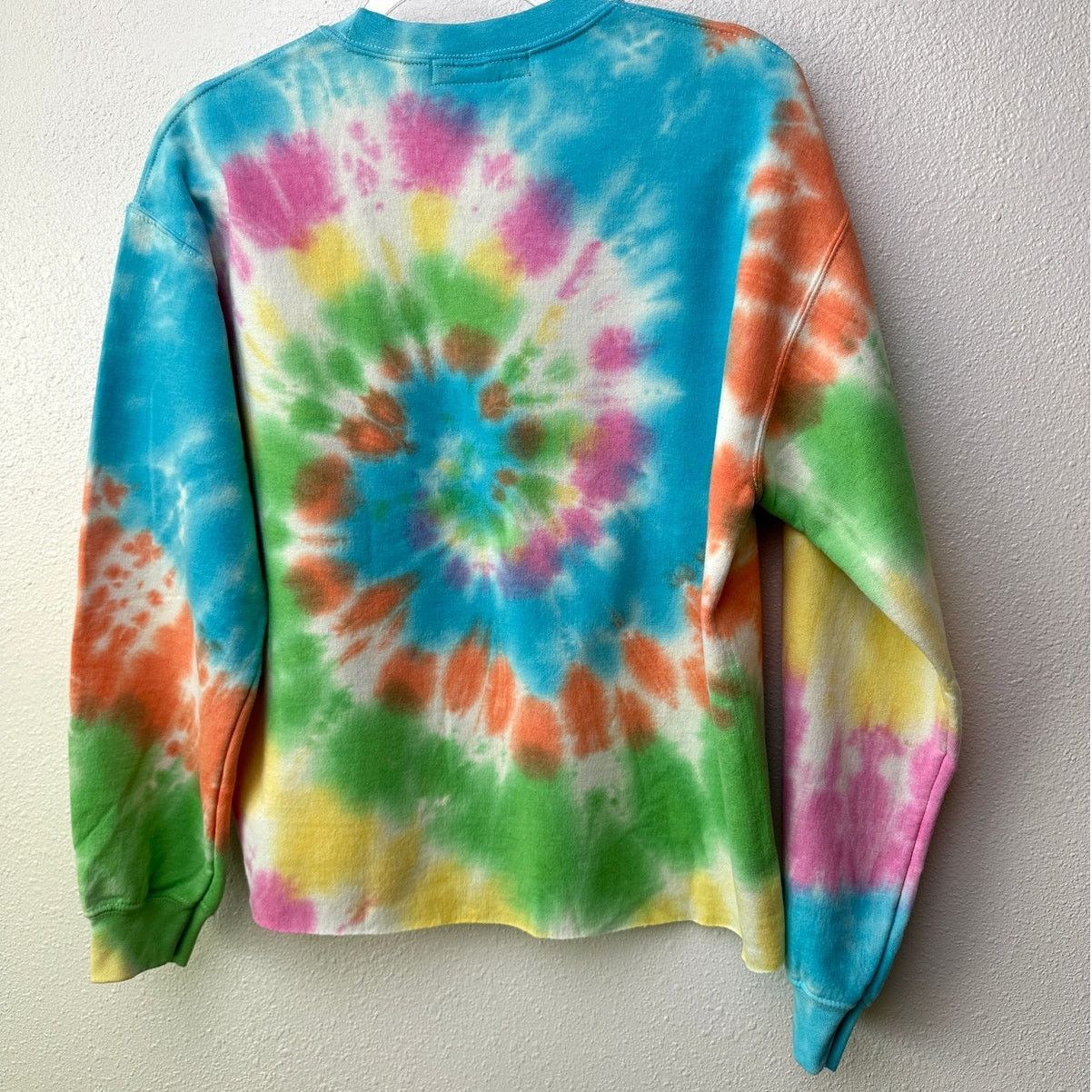 Other John Eshaya JET Pastel Tie-Dye Smiley Sweatshirt (M/L) Size US M / EU 48-50 / 2 - 6 Thumbnail