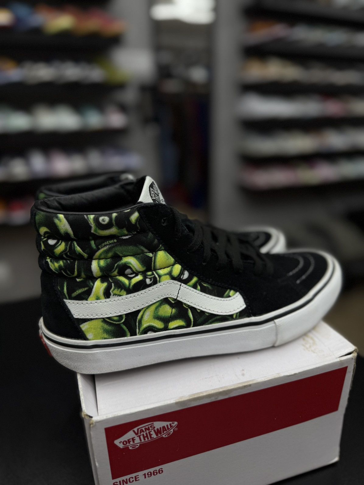 Supreme Supreme 2018 Vans Glow In Dark Green Size 9 RARE Size US 9 / EU 42 - 5 Thumbnail