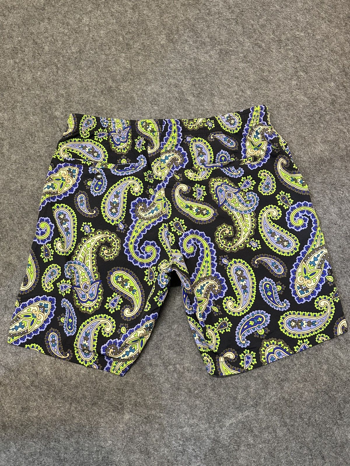 Huf HUF Paisley Easy shorts featuring a green and blue. Size US 34 / EU 50 - 2 Thumbnail
