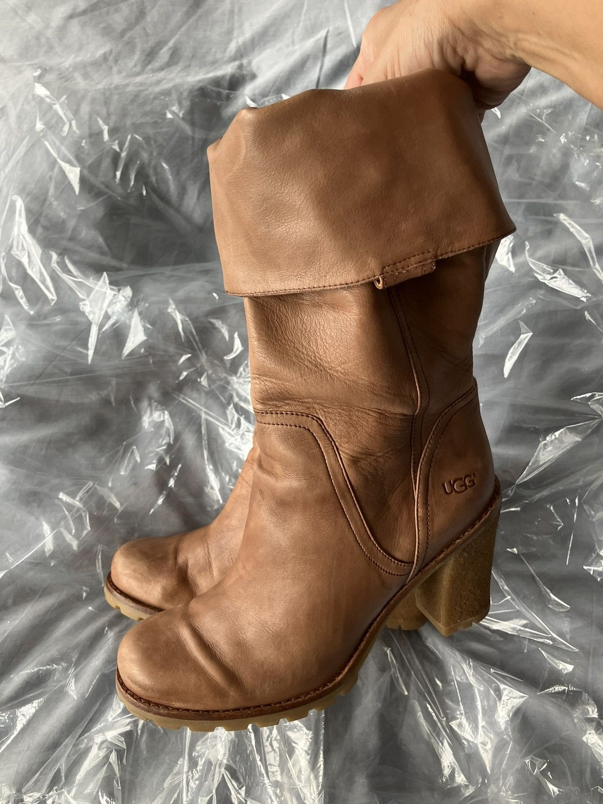 Ugg UGG Soft Leather Mid-Calf Boots in Camel Colour Size US 9 / IT 39 - 4 Thumbnail