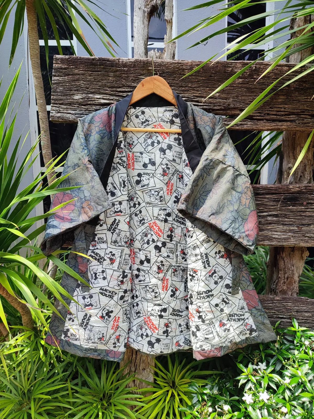 Japanese Brand Vintage Floral Kimono Jacket with Mickey Mouse Comic Lining Size US L / EU 52-54 / 3 - 1 Thumbnail