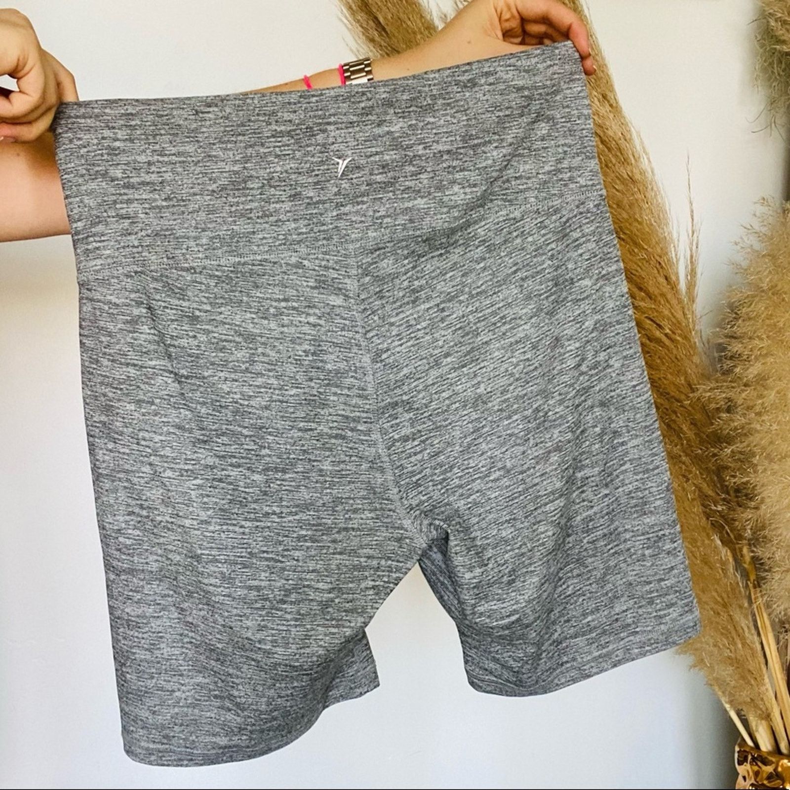 Old Navy OLD NAVY Grey White Stripe High Rise Waisted Biker Shorts 8" Size 30" / US 8 / IT 44 - 8 Thumbnail