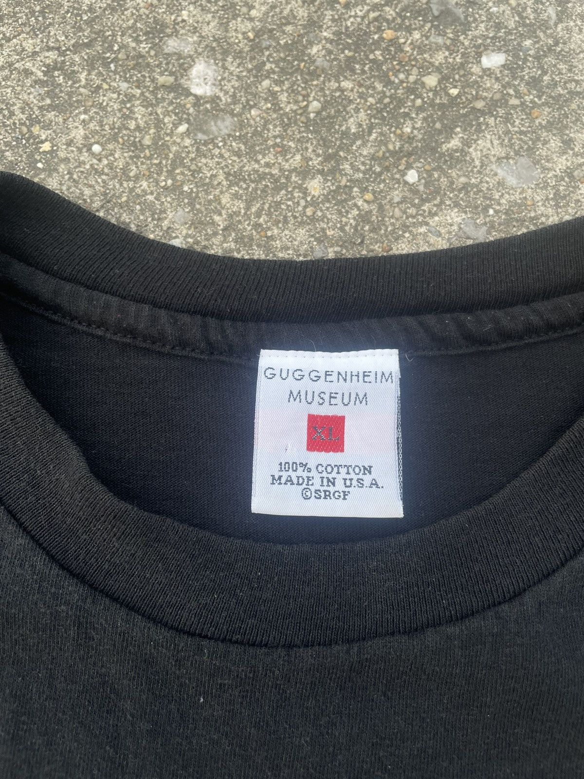 Vintage Vintage Gugenheim Museum BMW Black T-shirt 90s Size US XL / EU 56 / 4 - 6 Thumbnail