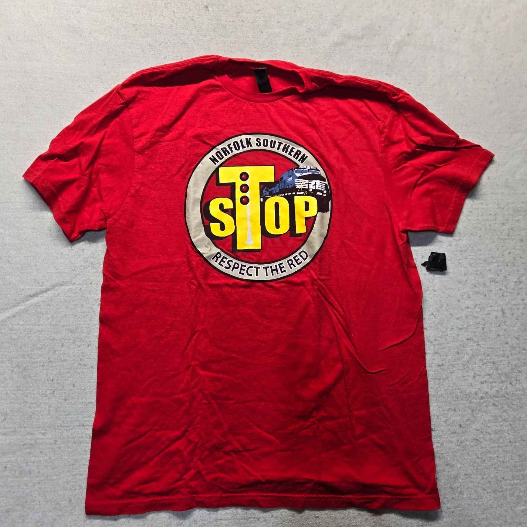 Gildan VINTAGE Gildan Norfolk Southern Respect The Red T-Shirt Adult Men's Large Red Size US L / EU 52-54 / 3 - 2 Thumbnail