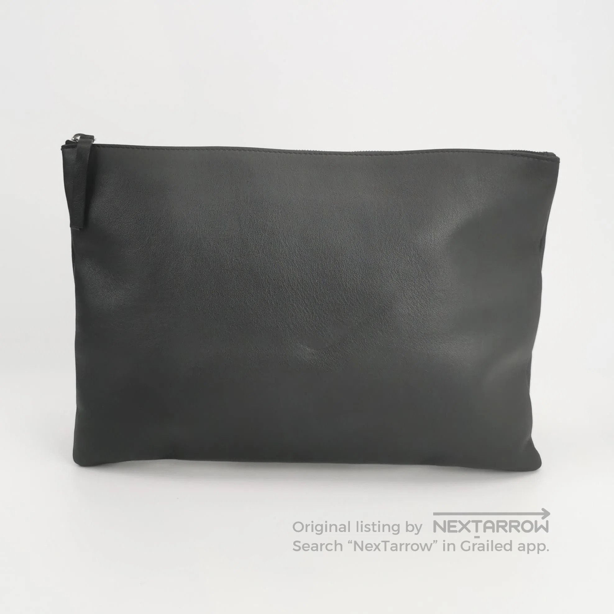 Balenciaga Balenciaga Leather Logo Zip Clutch. Size ONE SIZE - 1 Thumbnail