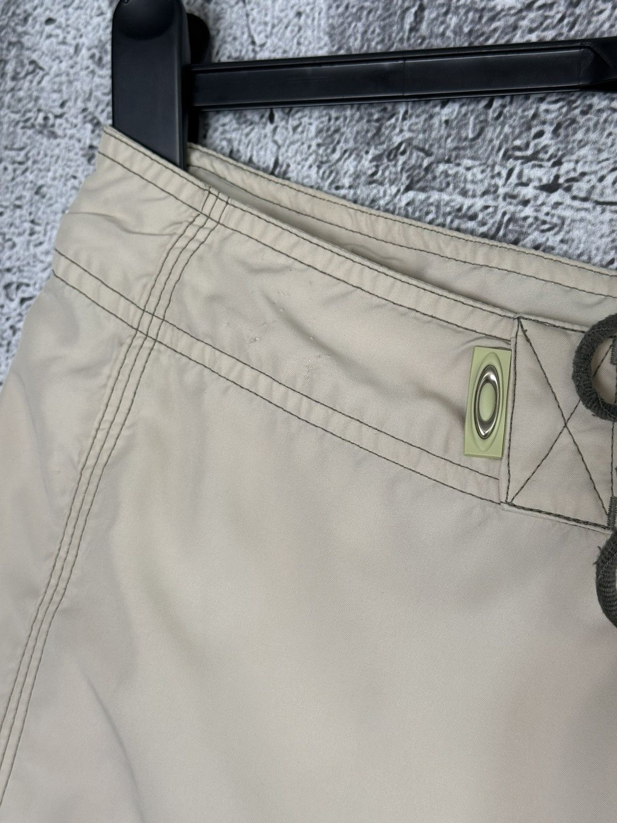 Oakley Vintage Oakley Beige Board Shorts Surf Swim Trunks Big Logo Size US 34 / EU 50 - 9 Thumbnail