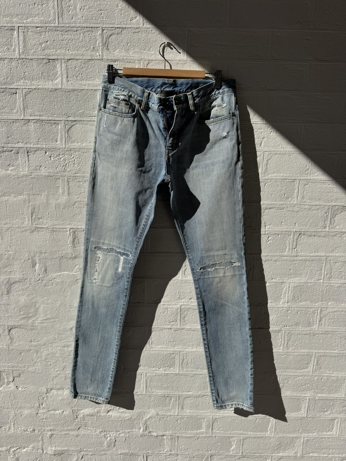 Saint Laurent Paris Saint Laurent Skinny Jean in Light Blue Vintage Denim SS’17 Size US 31 - 1 Thumbnail