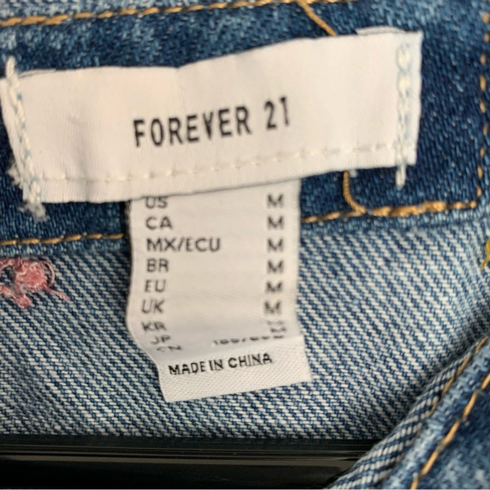 Forever 21 WOMENS JUNIORS FOREVER 21 CROP JEAN JACKET PATCHWORK NICE Size M / US 6-8 / IT 42-44 - 5 Thumbnail