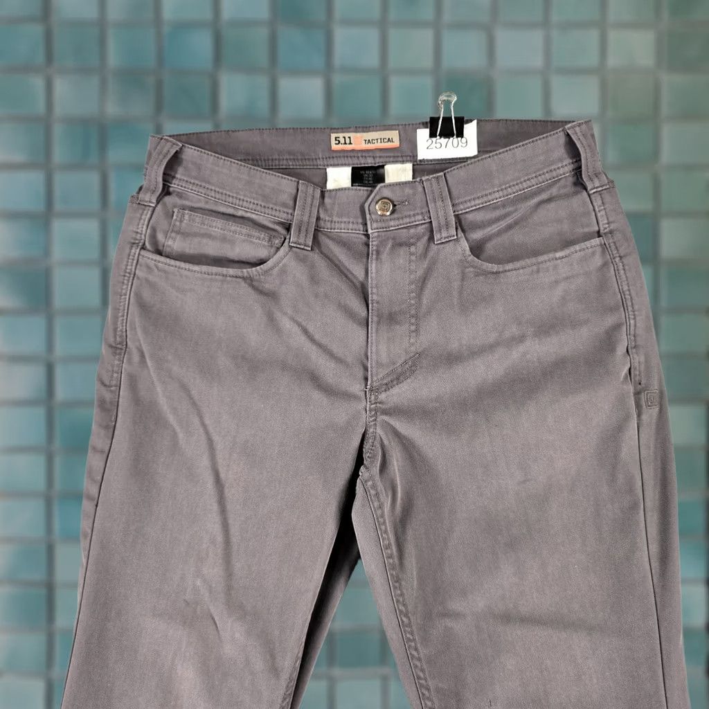 Vintage 5.11 511 Tactical Pants Men 32x32 Chino Gray Workwear Size US 32 / EU 48 - 1 Thumbnail