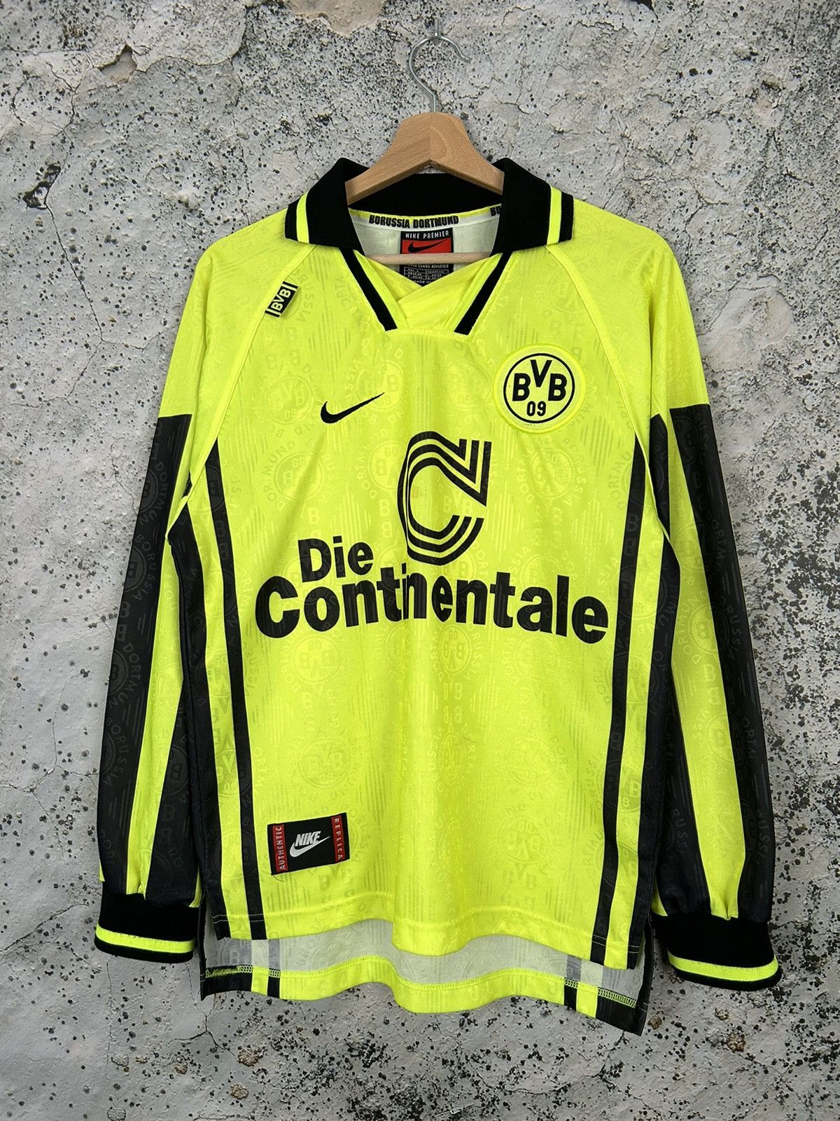 Nike Vintage Borussia Dortmund 90s Rare Nike Soccer Jersey Hype Size US S / EU 44-46 / 1 - 1 Thumbnail