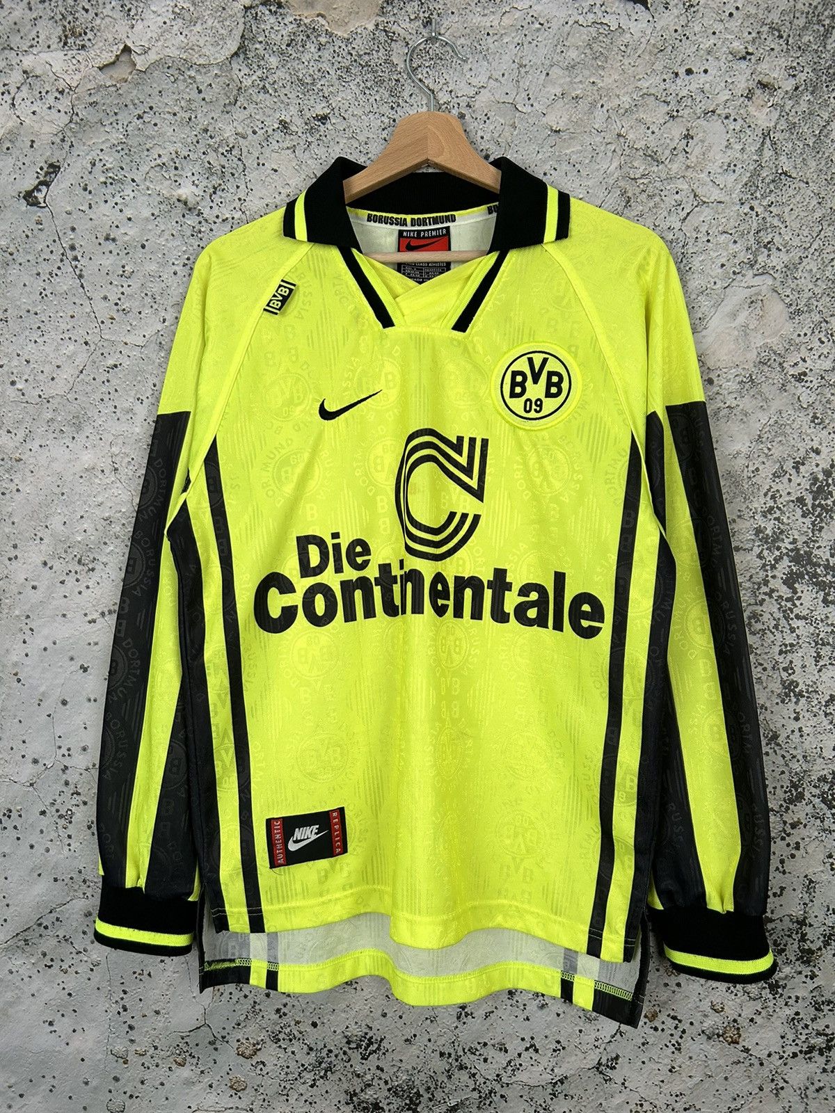 image of Vintage Borussia Dortmund 90's Nike Soccer Jersey Hype in Yellow, Men's (Size Small)