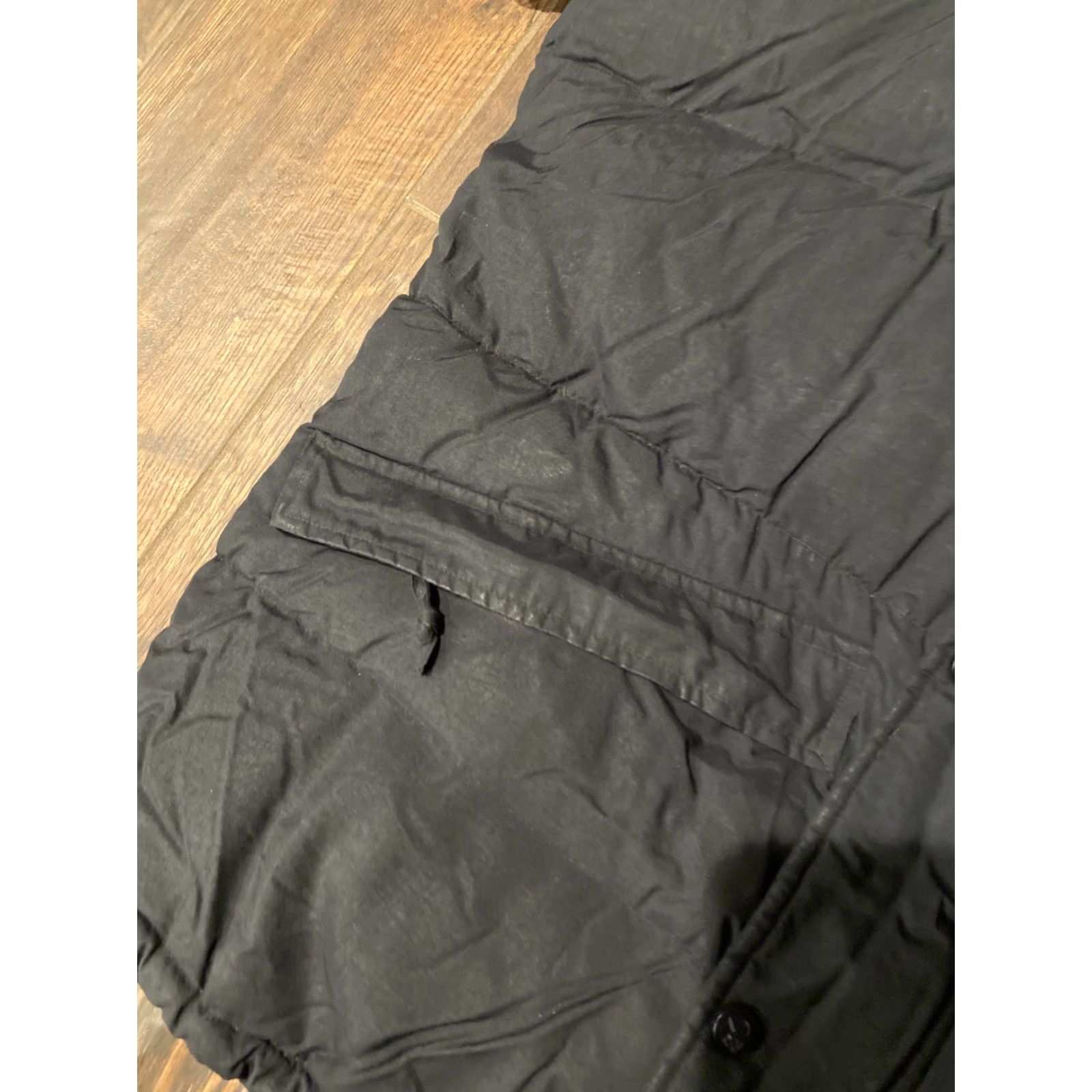 Mountain Hardwear VINTAGE Mountain Hardwear Black Goose Down Parka Jacket Large L Mens No Hood Zip Defect Size US L / EU 52-54 / 3 - 6 Thumbnail