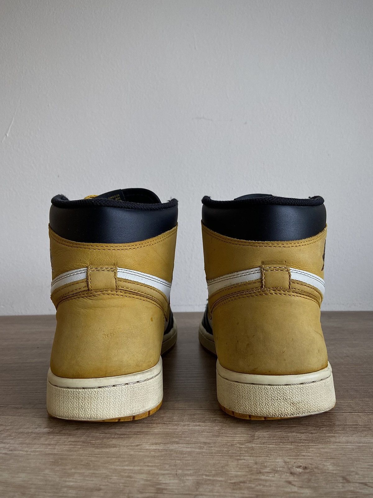 Jordan Brand Air Jordan 1 Retro High OG “Yellow Ochre” Size US 11 / EU 44 - 3 Thumbnail