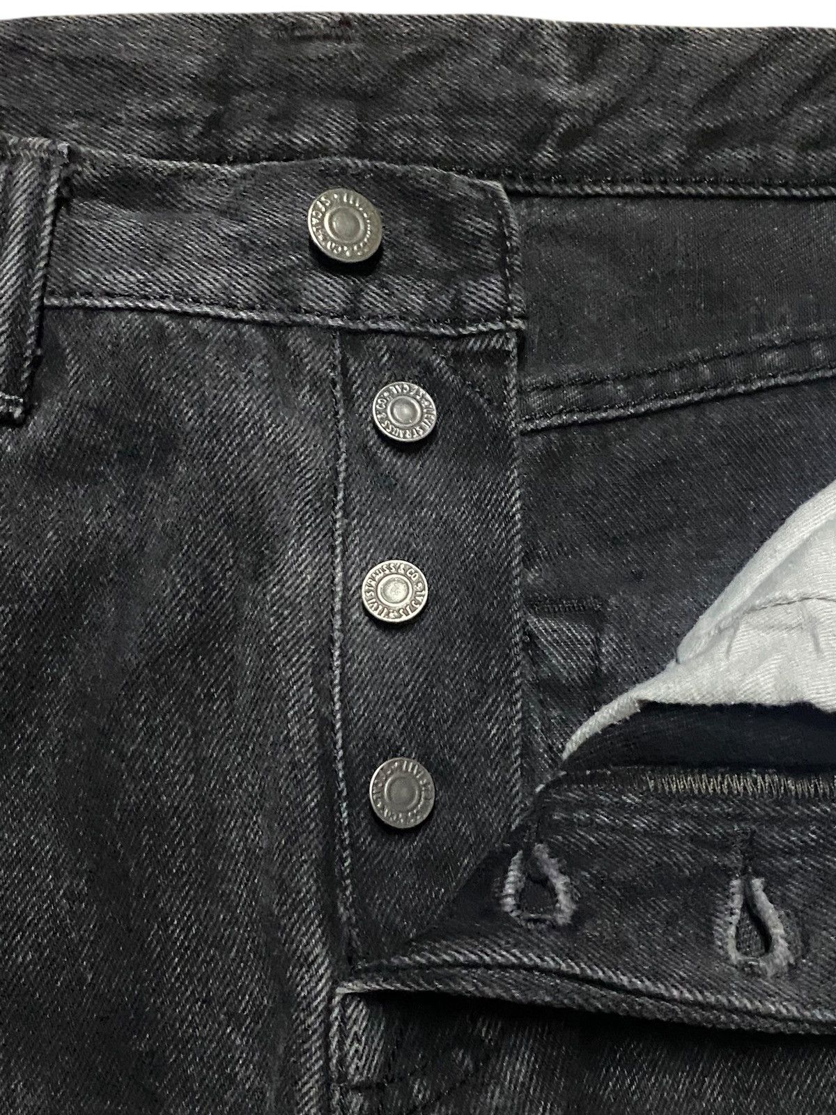 Levi's Vintage Levis 501 Y2K Black Denim Distressed Loose Jeans Size US 32 / EU 48 - 8 Thumbnail