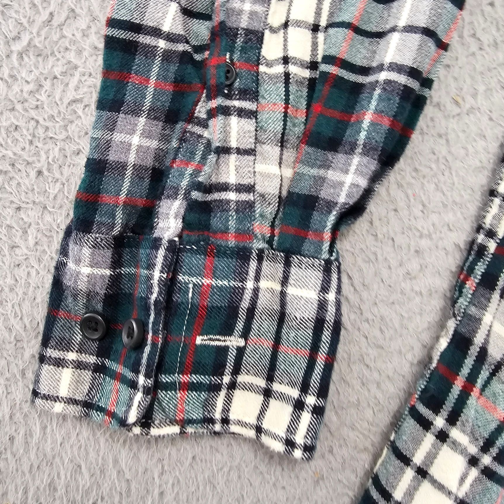 Uniqlo Uniqlo Shirt Womens Size Small Green Plaid Flannel Long Sleeve Button Up Shirt Womens Regular Green Plaid Flannel Button Up Size S / US 4 / IT 40 - 4 Thumbnail