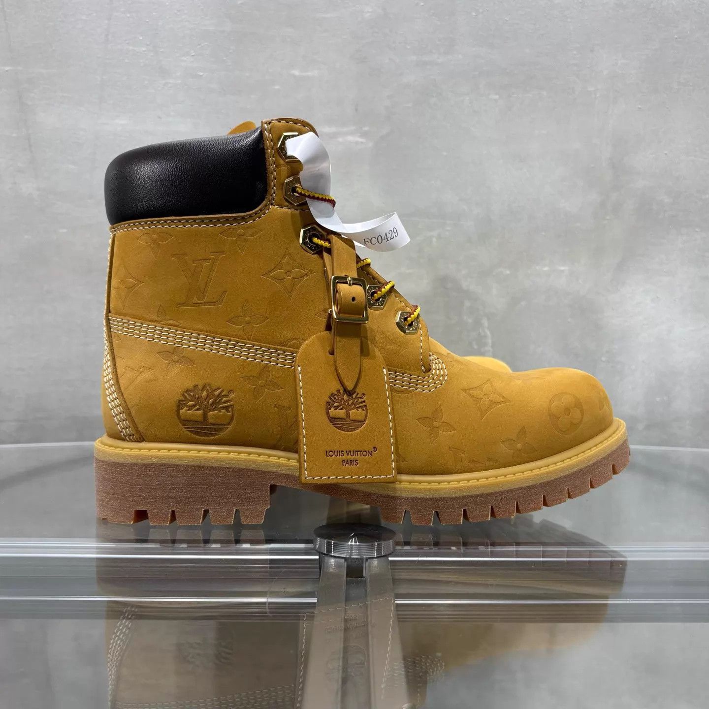 Louis Vuitton LV x Timberland 6-Inch Yellow Boot UK6 (40) Brand New Size US 7 / EU 40 - 4 Thumbnail