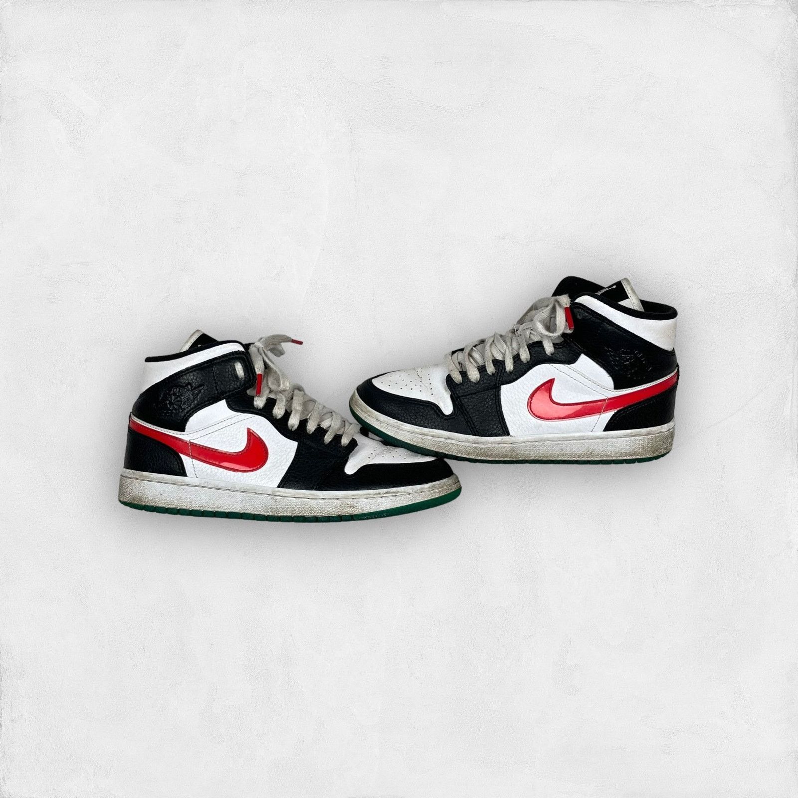 Jordan Brand Air Jordan 1 Mid Alternate BQ6472-063 Women's White Shoes 8 Size US 8 / IT 38 - 1 Thumbnail