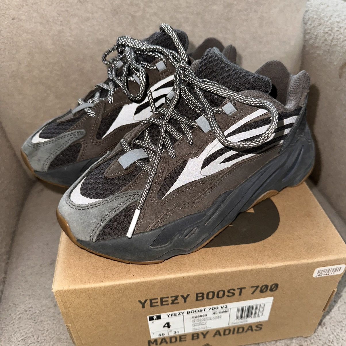 Adidas × Yeezy Yeezy Boost 700 V2 SIZE 4 Size US 5 / EU 37 - 1 Thumbnail