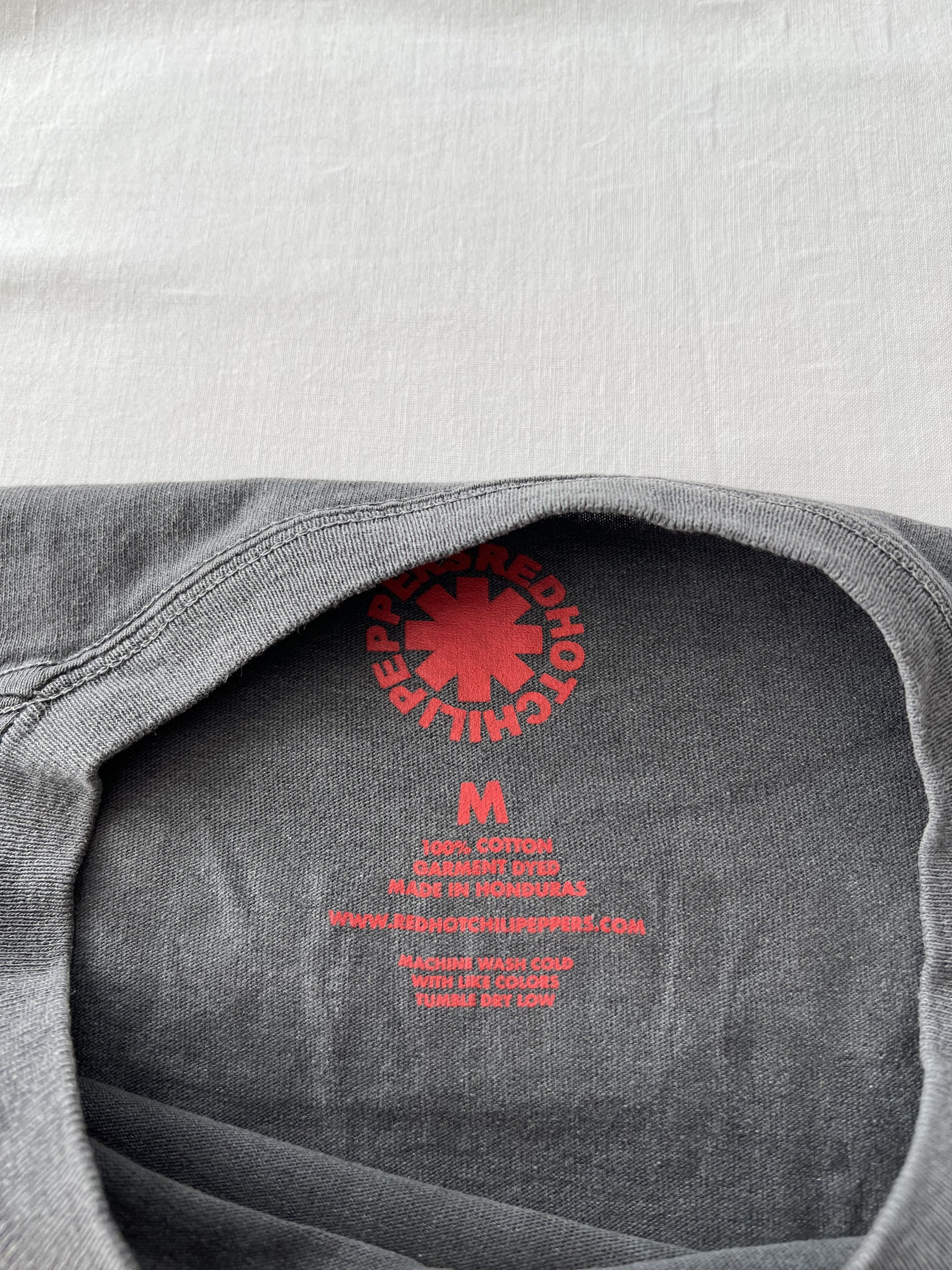 Band Tees Red Hot Chili Peppers Unlimited Love World Tour 2023 T-shirt Size US M / EU 48-50 / 2 - 17 Thumbnail